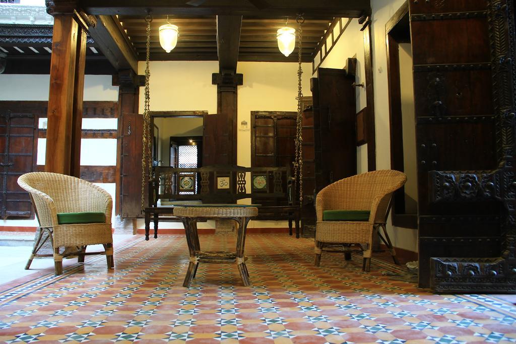 Bed and Breakfast Deewanji Ni Haveli à Ahmedabad Extérieur photo