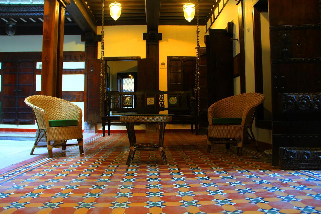 Bed and Breakfast Deewanji Ni Haveli à Ahmedabad Extérieur photo